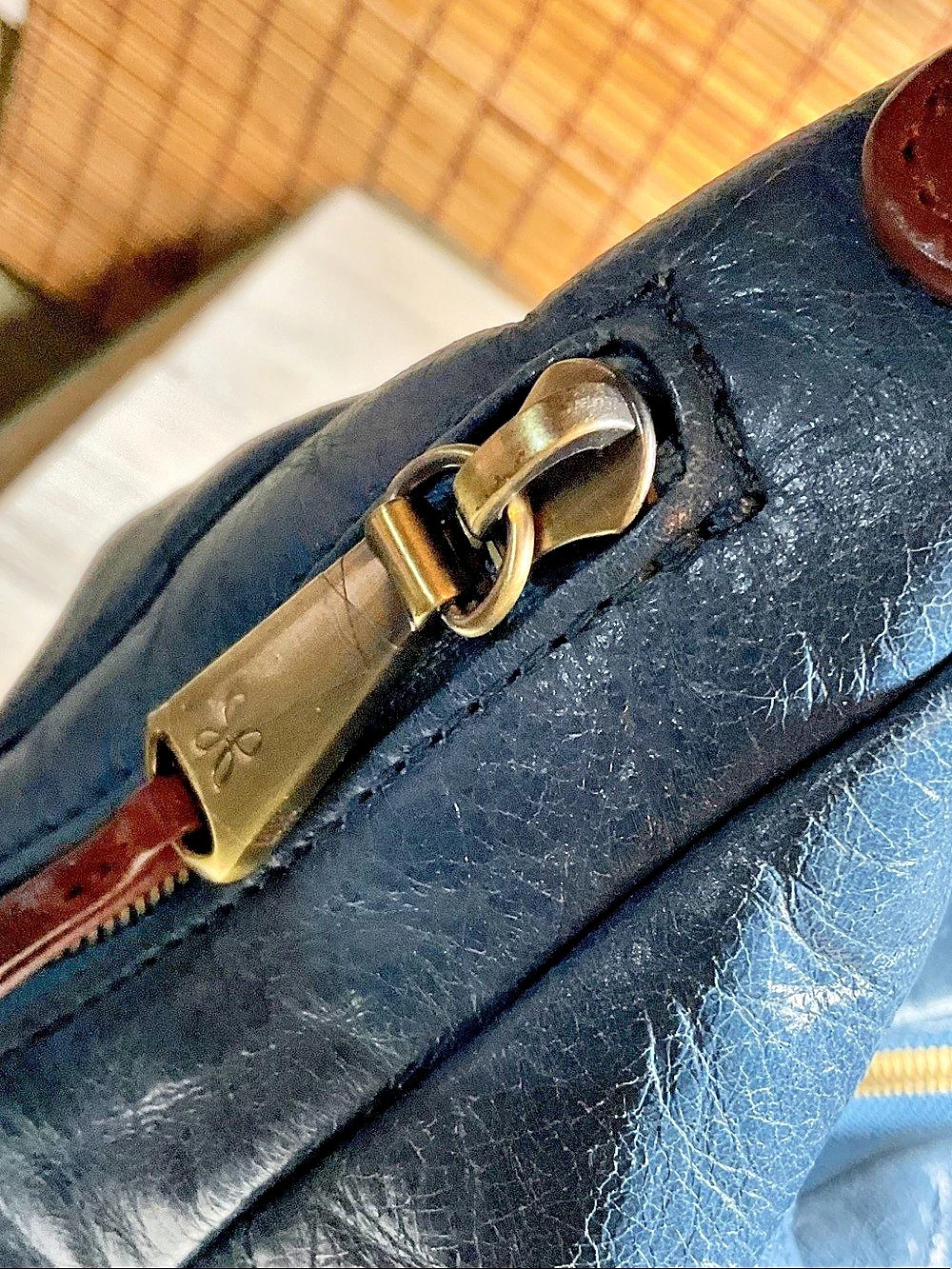 HOBO Delilah blue leather sholder bag EUC - Picture 6 of 10